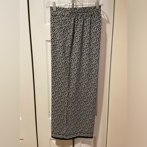 NWT~Beautiful On Trend Crepe Textured Palazzo Pants - Picture 2 of 11